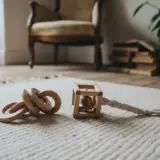 5 critères pour choisir un vrai hochet Montessori adapté à bébé